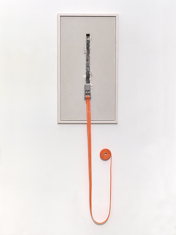 Florian PUGNAIRE Meurtrière 2016 Plasterboard, lashing strap 74x37cm edition 25 copies Exhibition 