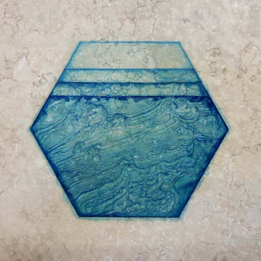 Anne-Laure Wuillai, Mini-piscine-spa (hexagonale), 2025